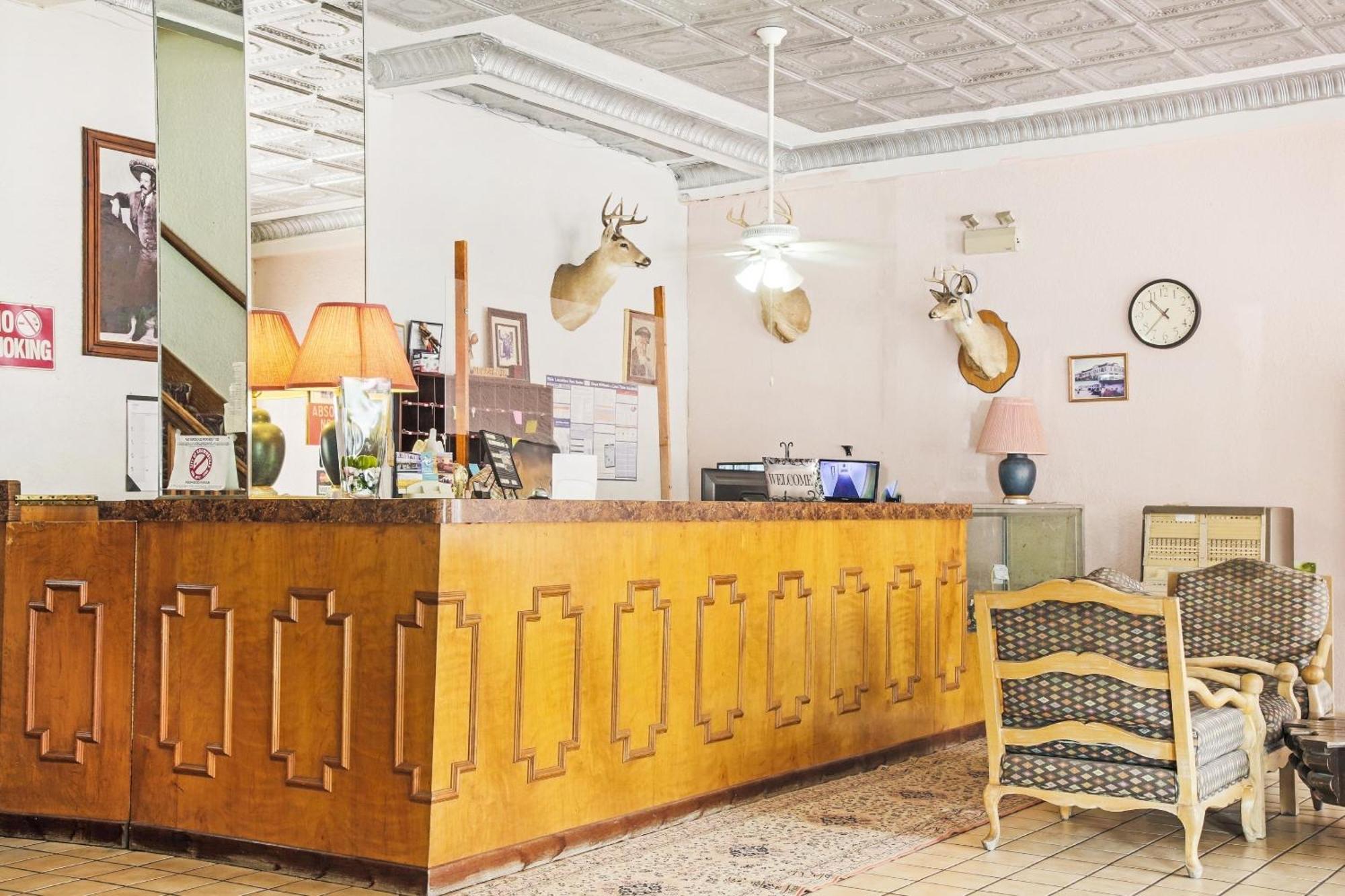 Oyo Historic Cameron Hotel Brownsville I-69E Eksteriør billede